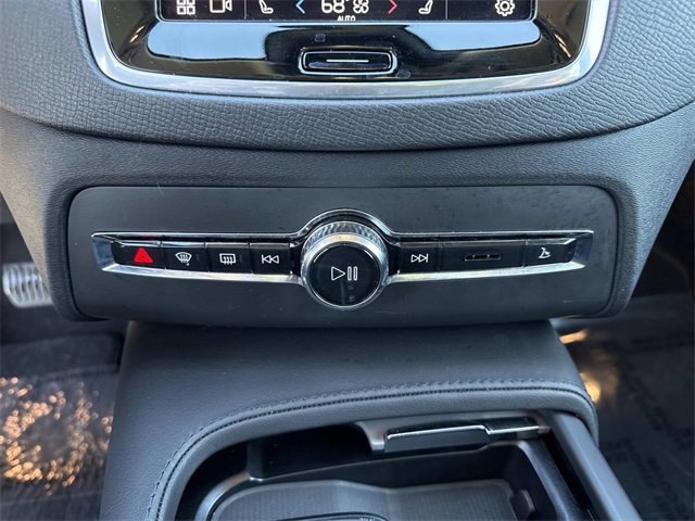 Used 2025 Volvo XC90 B5 Core image 25