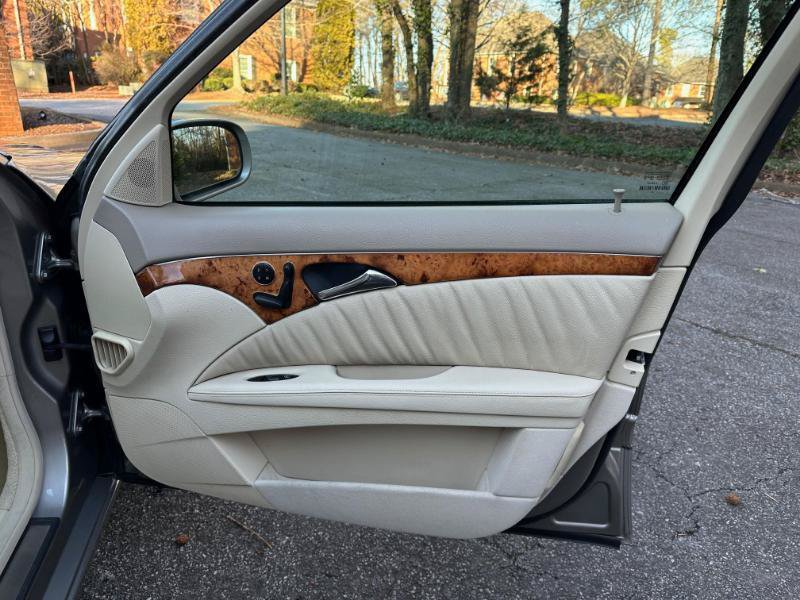 Used 2006 Mercedes-Benz E 500 Sedan image 37