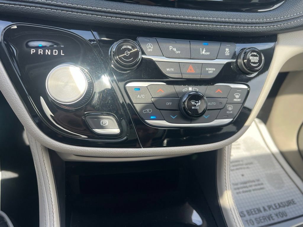 Certified 2023 Chrysler Pacifica Limited FWD image 40