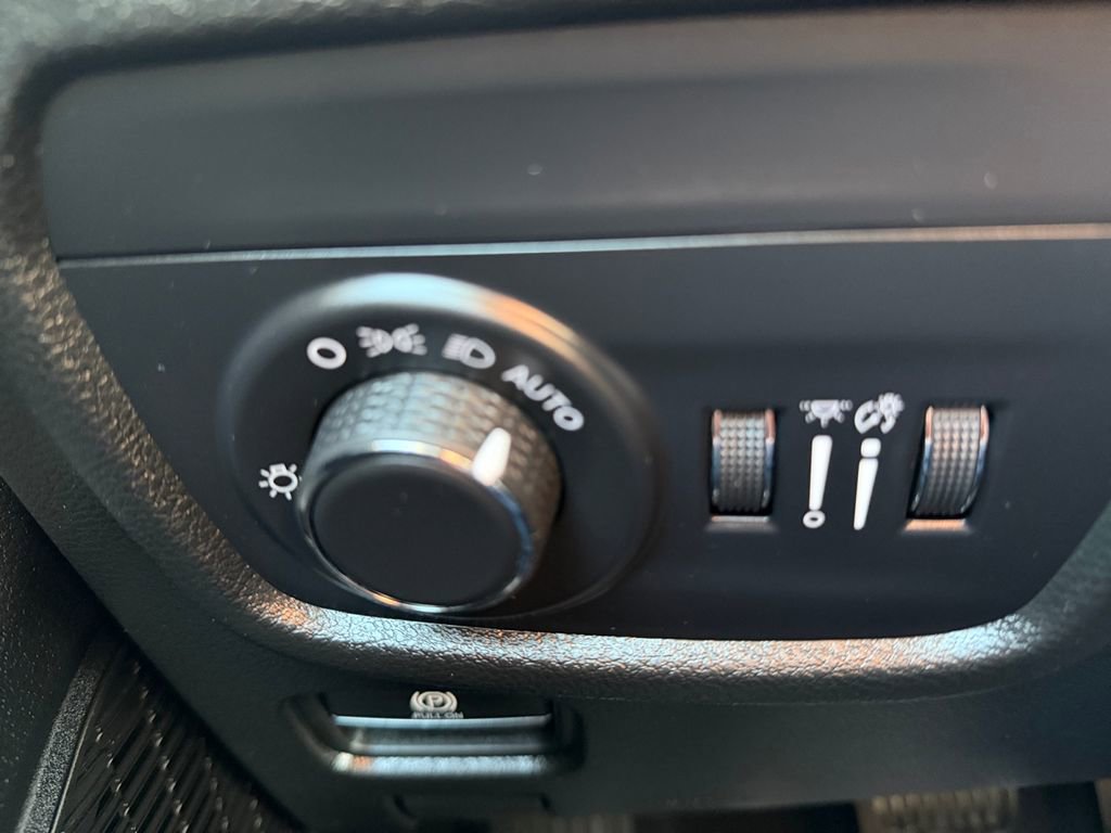 Used 2024 Jeep Grand Cherokee Laredo X w/ Trailer Tow Package image 18