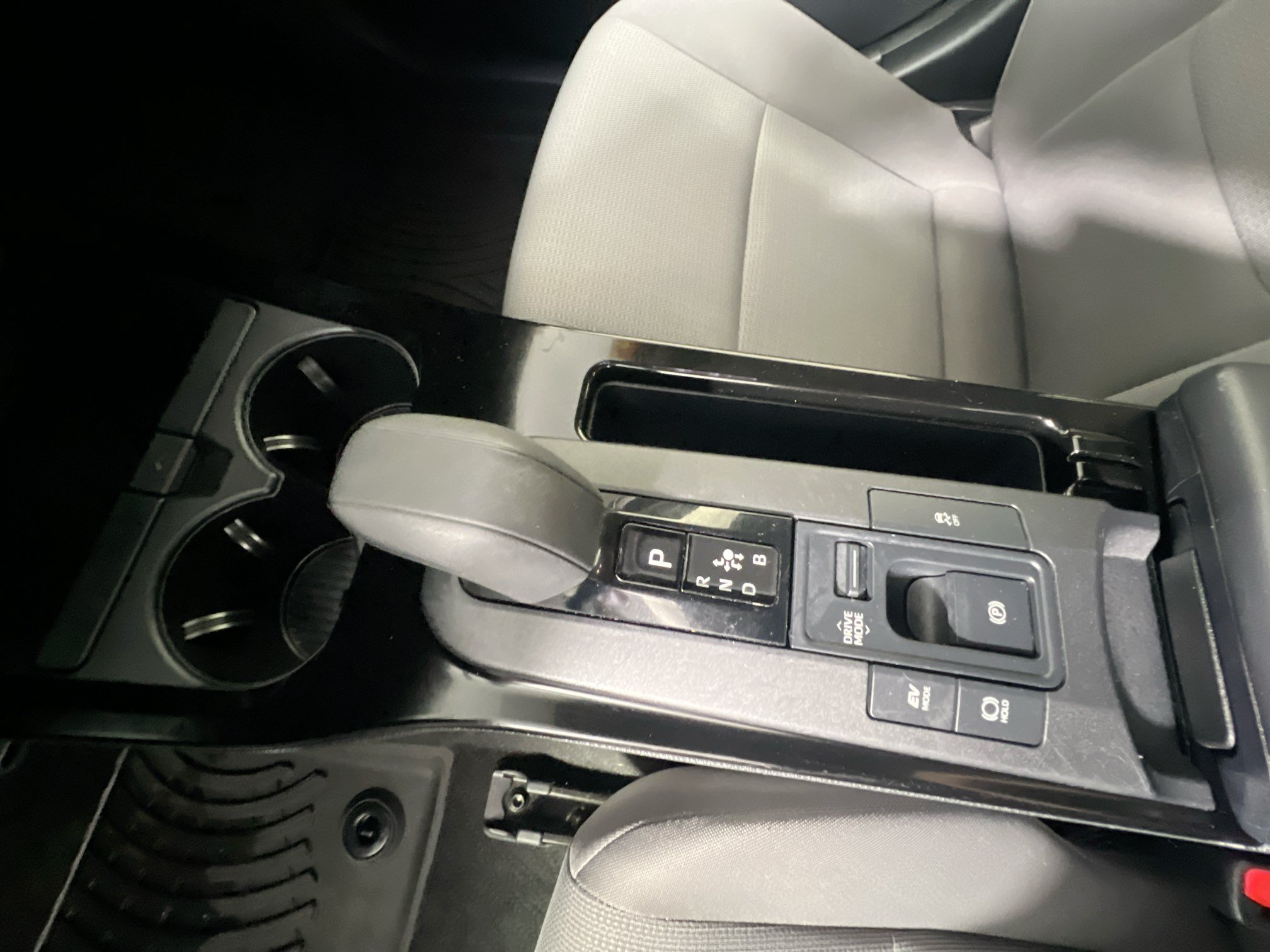 Used 2024 Toyota Prius LE FWD image 25