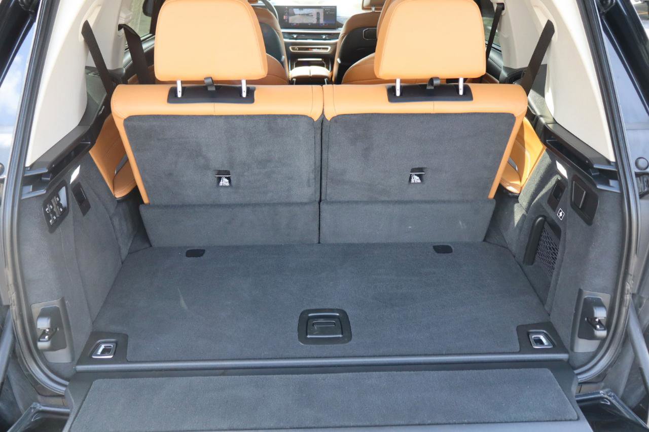 Used 2023 BMW X7 xDrive40i w/ Premium Package image 7