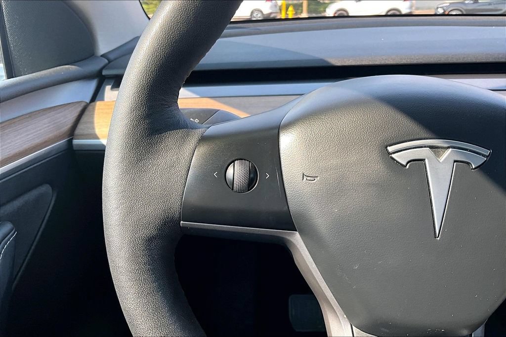 Used 2023 Tesla Model Y Long Range AWD/4WD image 18