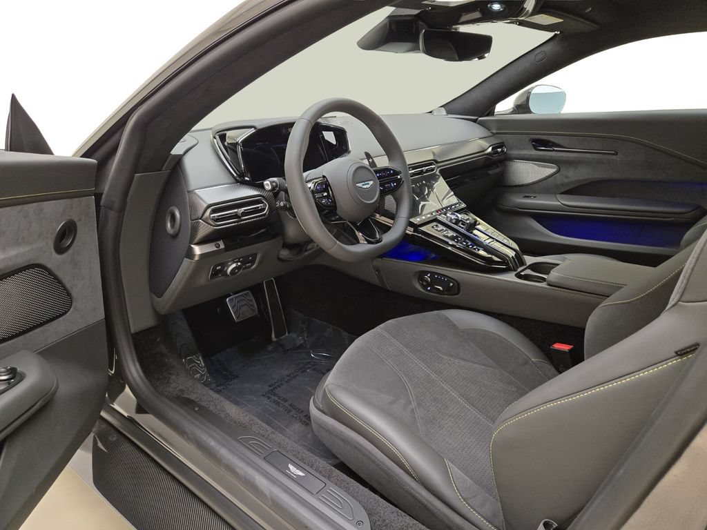 New 2025 Aston Martin V8 Vantage Coupe RWD image 17