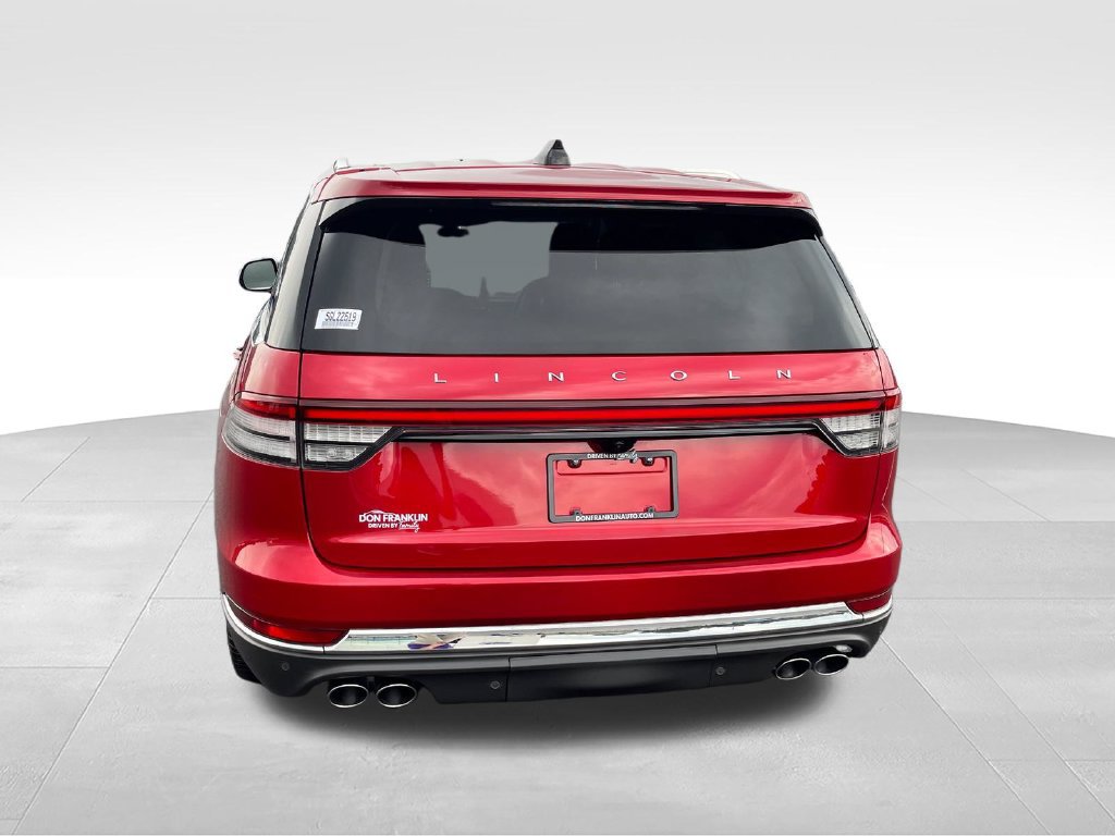 Used 2025 Lincoln Aviator AWD image 4