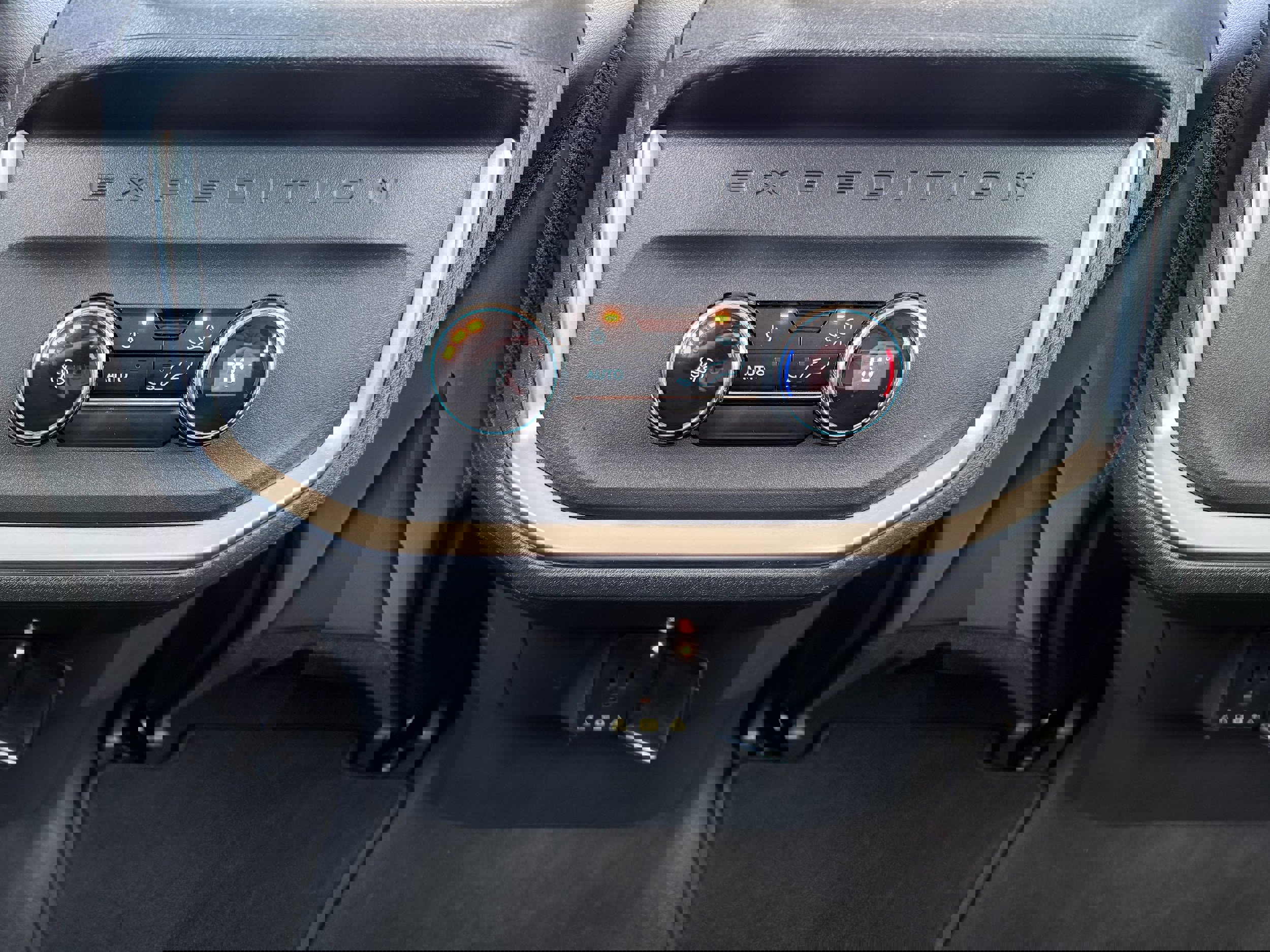 Used 2025 Ford Expedition Max Active image 25