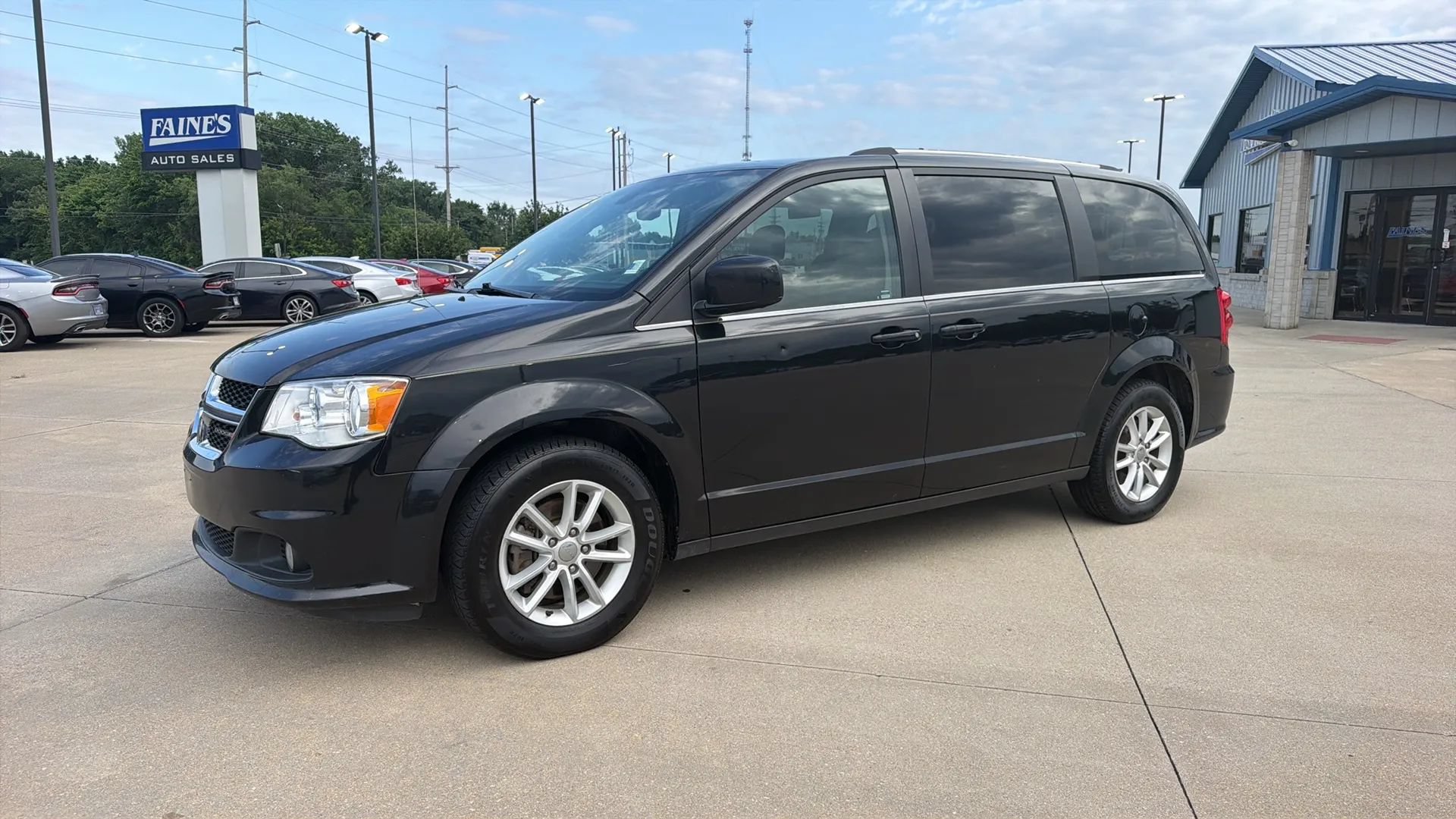 Used 2019 Dodge Grand Caravan SXT w/ Driver Convenience Group FWD image 5