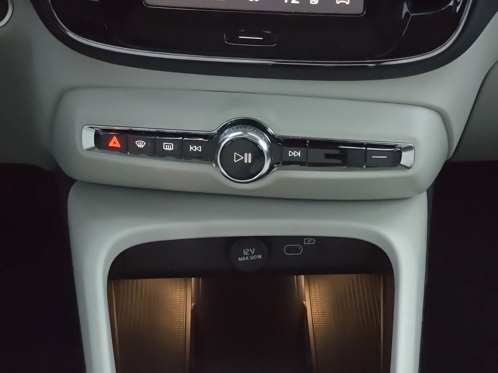 New 2026 Volvo XC40 B5 Ultra w/ Climate Package AWD/4WD image 18