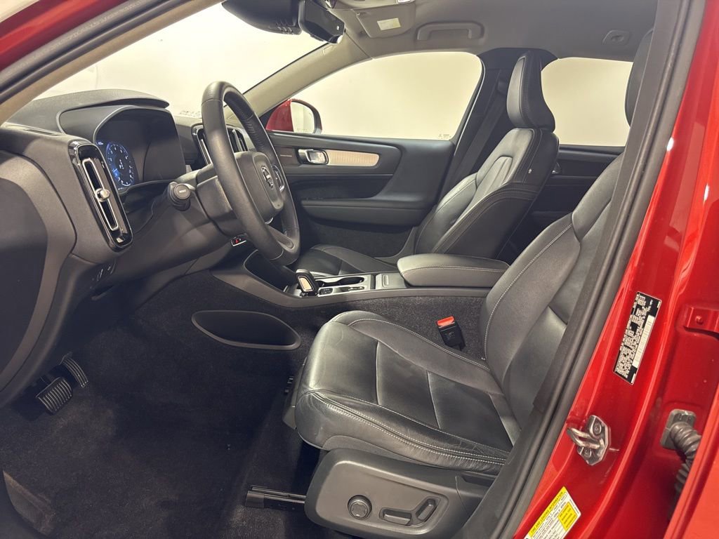 Used 2019 Volvo XC40 T5 Momentum image 18
