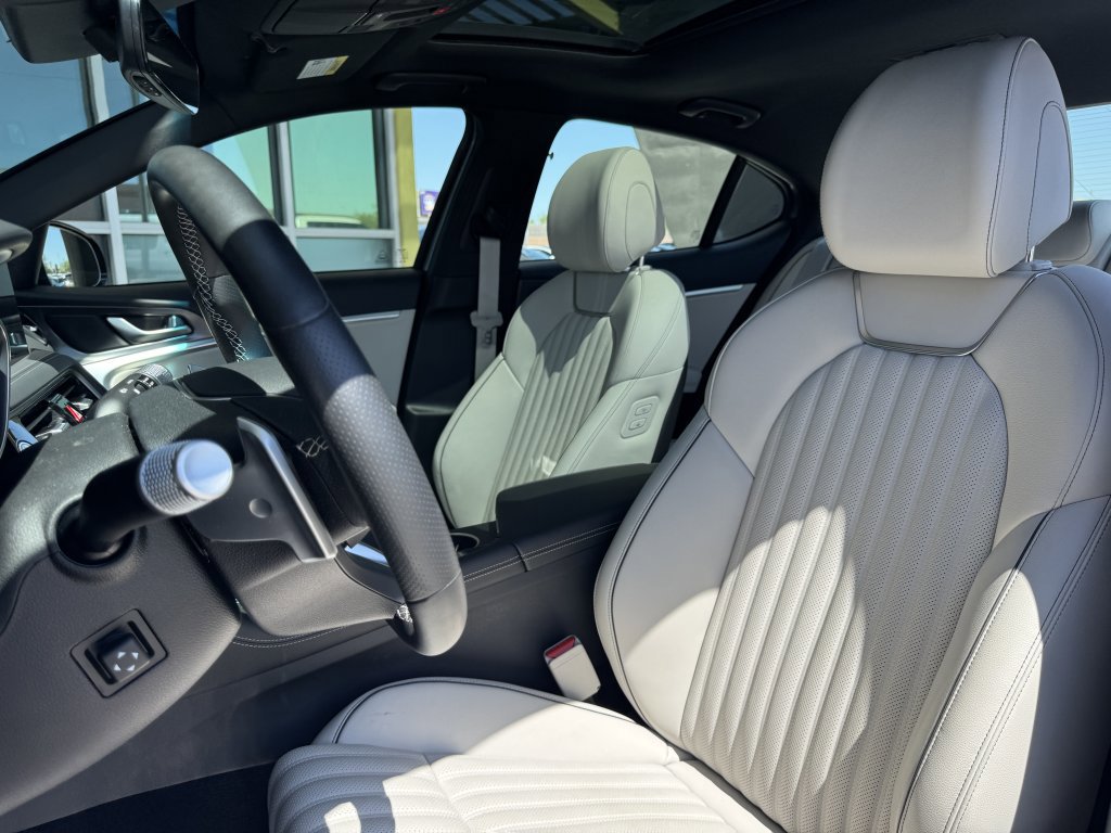 Used 2025 Genesis G70 2.5T w/ Sport Prestige Package image 39