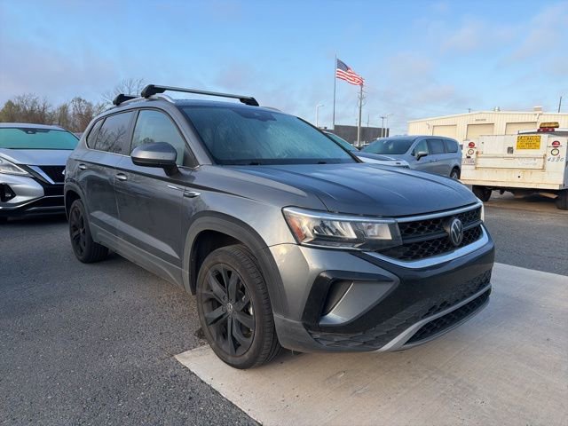 Used 2023 Volkswagen Taos SE image 2