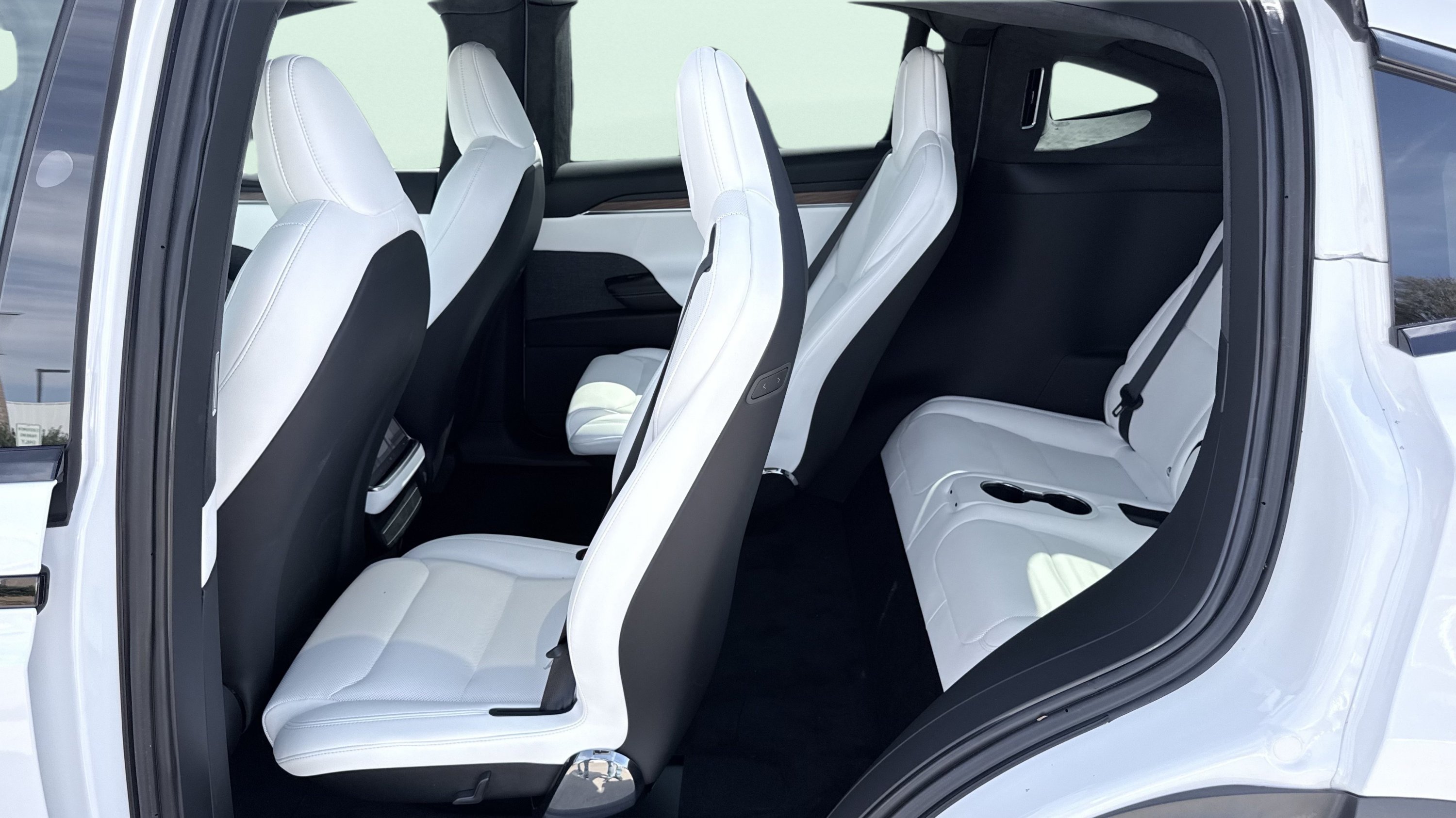 Used 2025 Tesla Model X AWD/4WD image 31