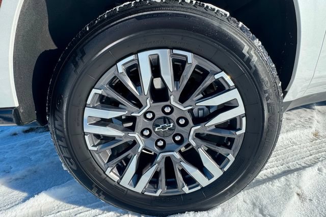 Used 2025 Chevrolet Suburban Z71 AWD/4WD image 10