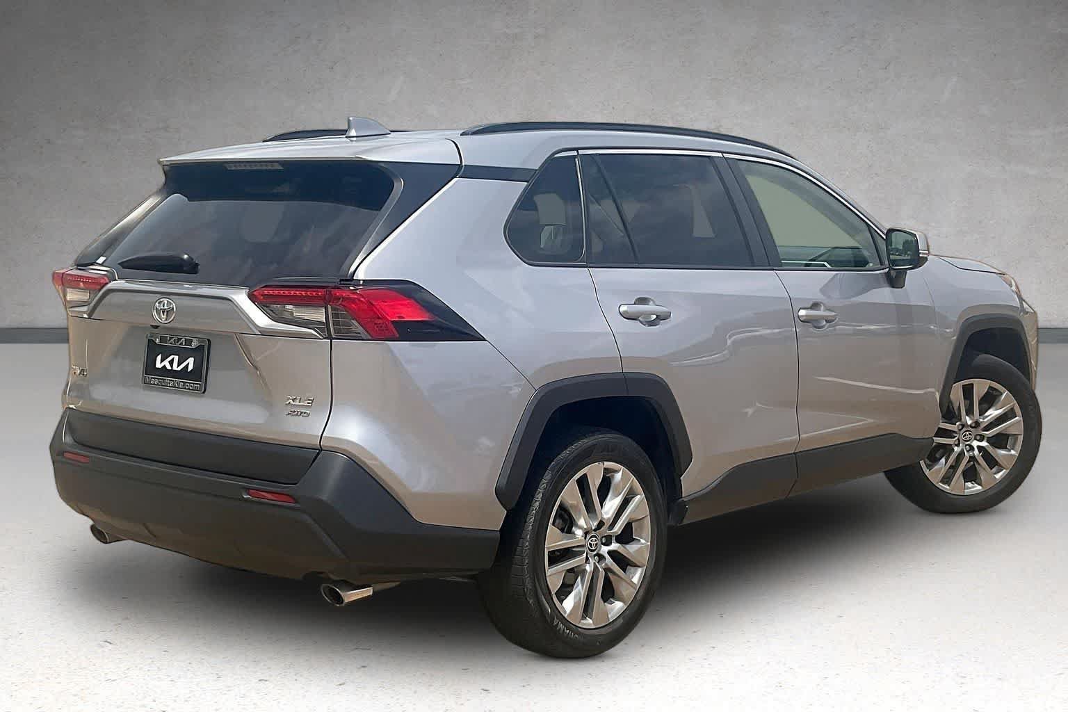 Used 2020 Toyota RAV4 XLE Premium AWD/4WD image 21