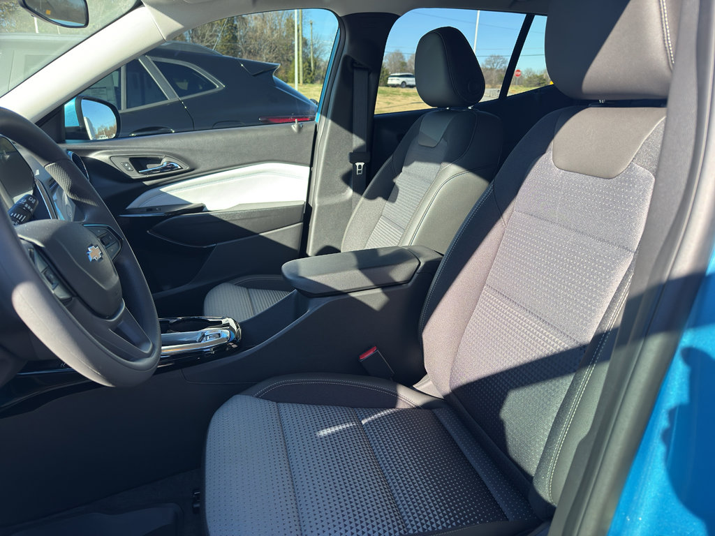New 2026 Chevrolet Trax LT w/ Sunroof Package FWD image 8