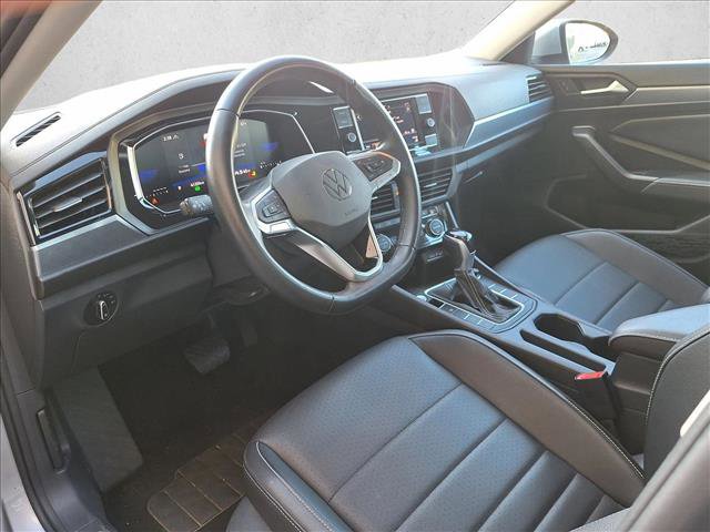 Used 2024 Volkswagen Jetta SE image 9