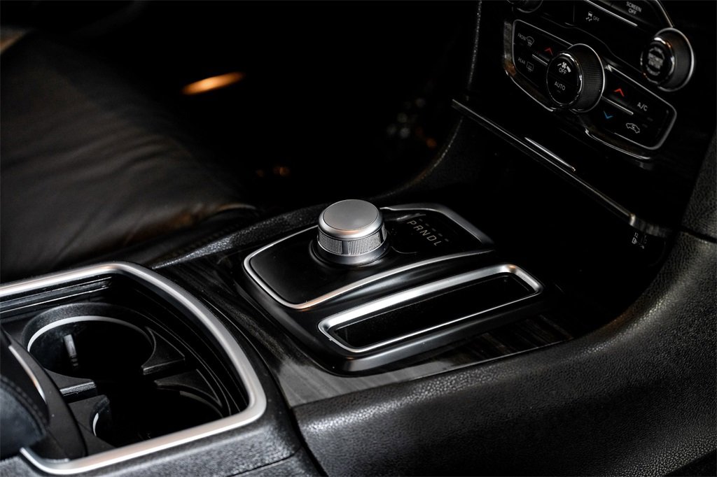Used 2018 Chrysler 300 Touring L image 20