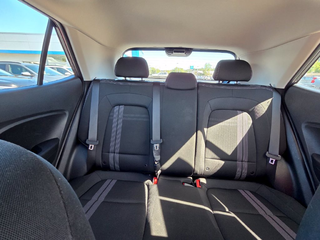 Used 2023 Hyundai Venue SEL FWD image 24
