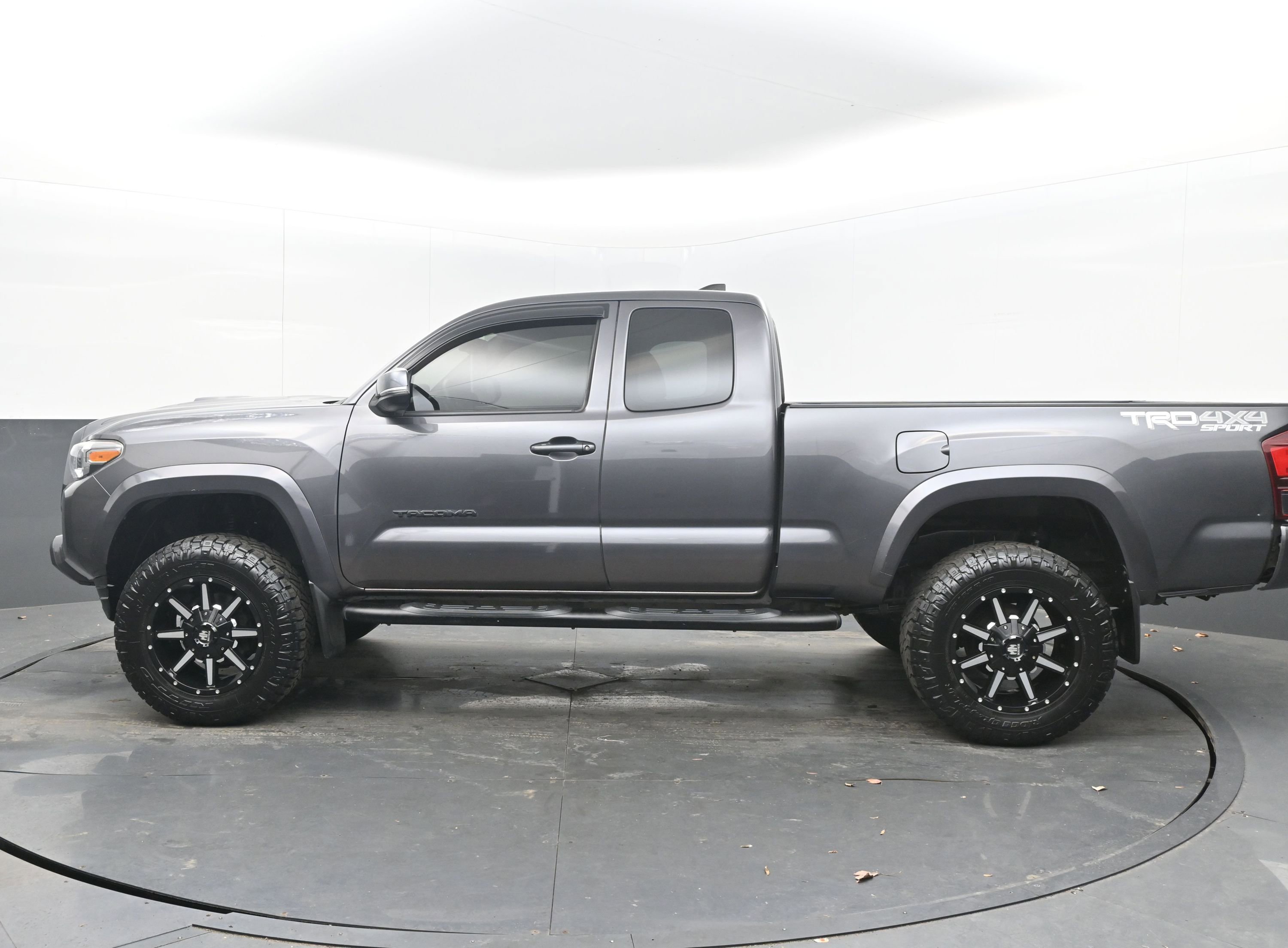 Used 2019 Toyota Tacoma TRD Sport w/ Technology Package image 7