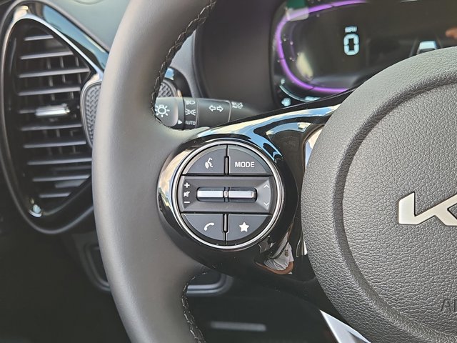 Used 2025 Kia Soul EX image 23