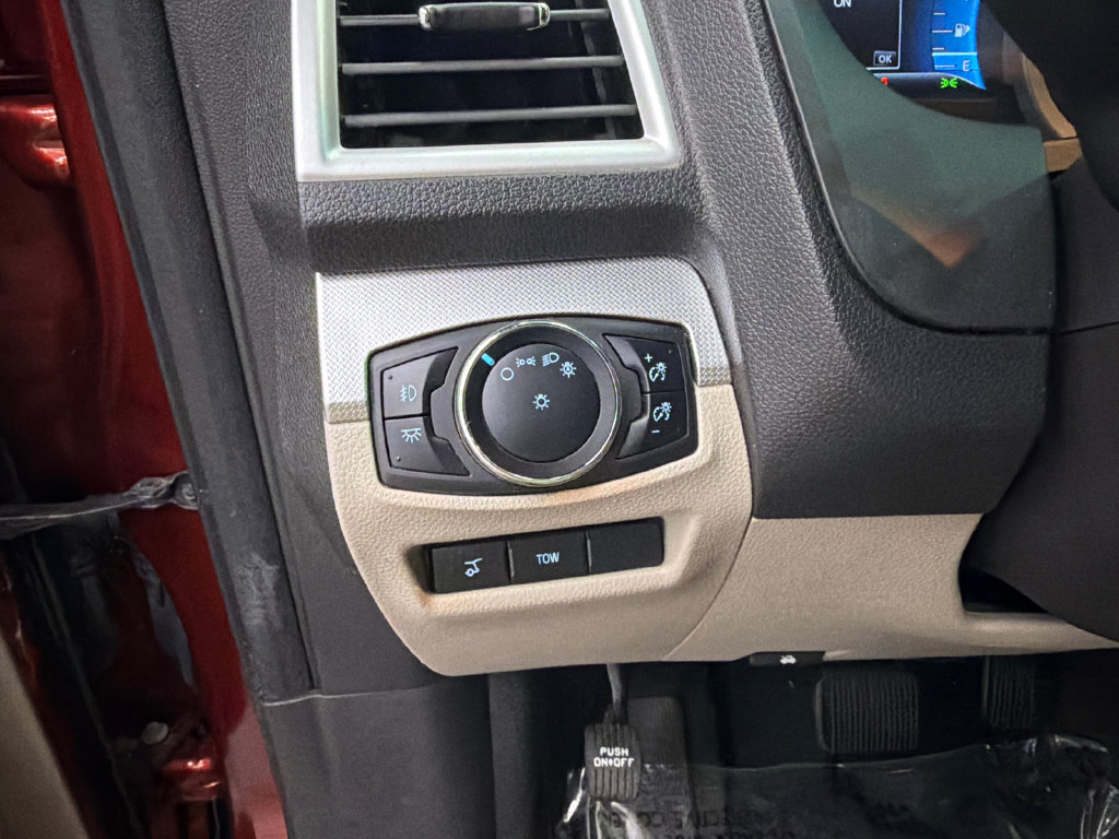 Used 2014 Ford Explorer XLT w/ Equipment Group 202A FWD image 32