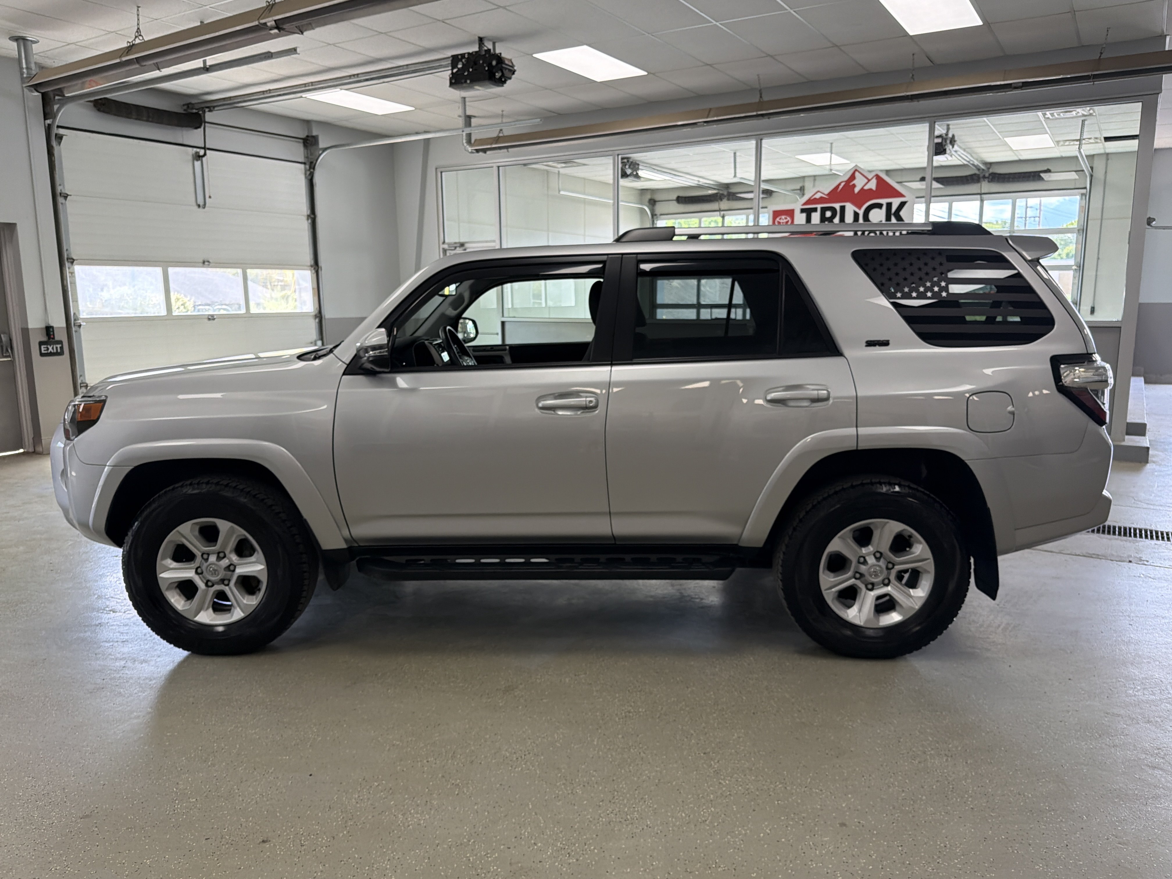 Used 2024 Toyota 4Runner SR5 Premium w/ Moonroof Package AWD/4WD image 5