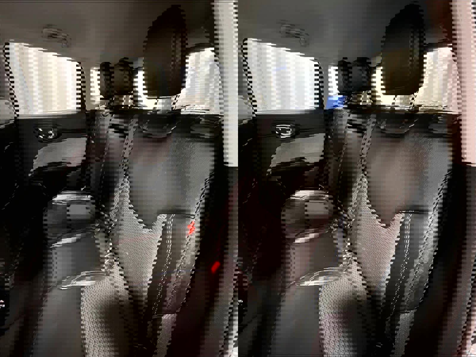 Used 2022 Jeep Compass Latitude w/ Mopar Graphics Package image 15