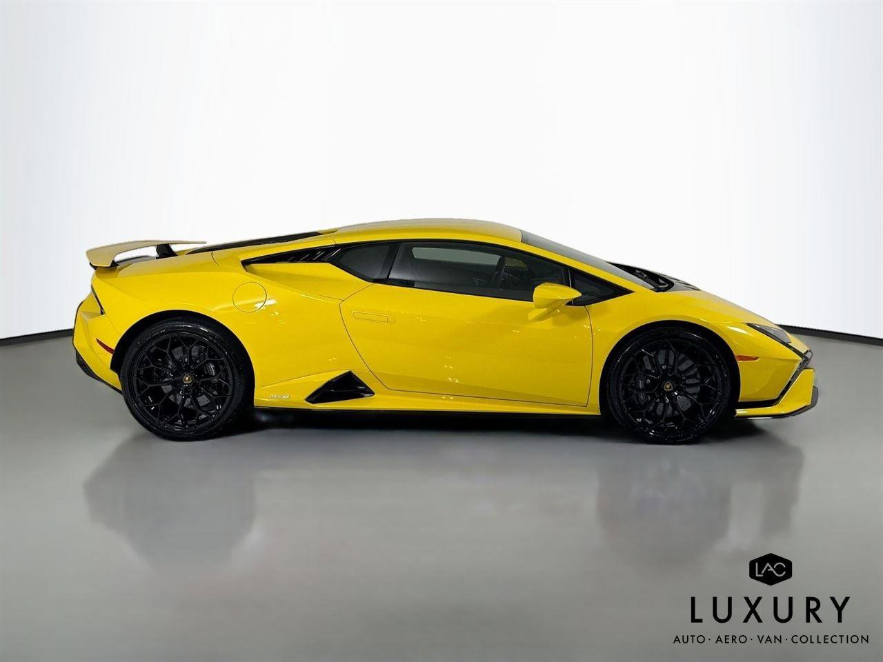 Used 2024 Lamborghini Huracan Tecnica RWD image 5