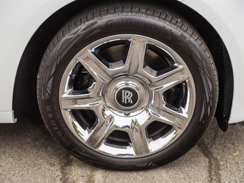 Used 2012 Rolls-Royce Ghost RWD image 12