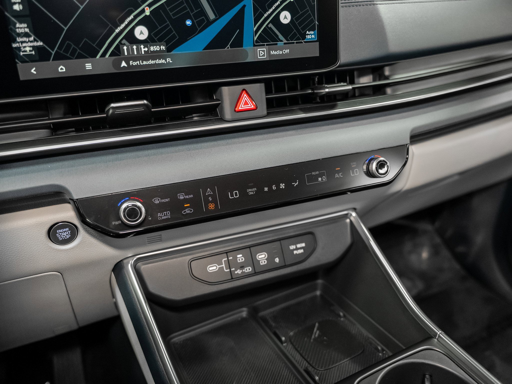 Used 2025 Kia Carnival EX image 52