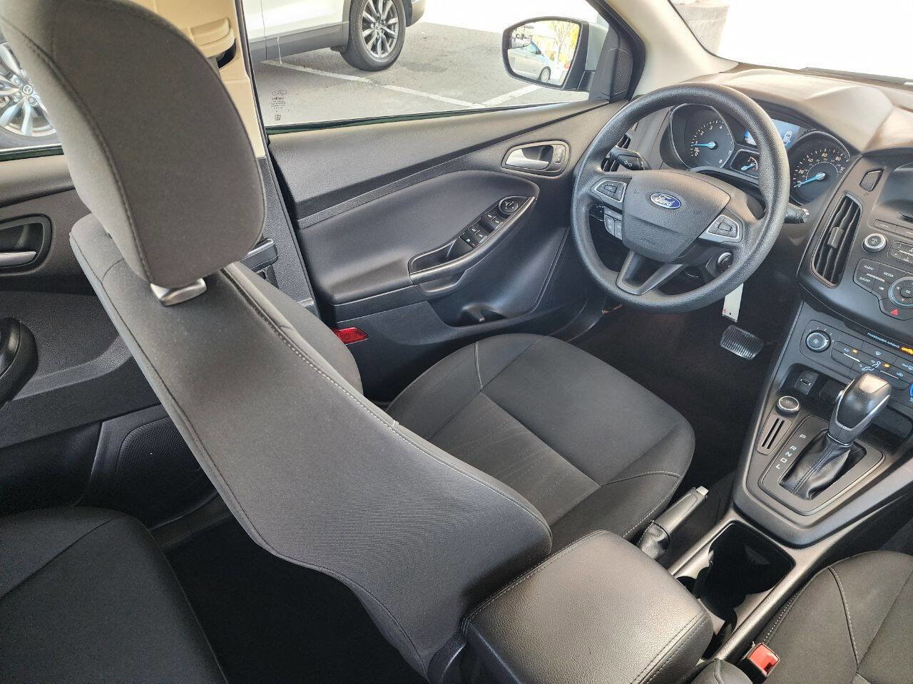 Used 2015 Ford Focus SE image 26