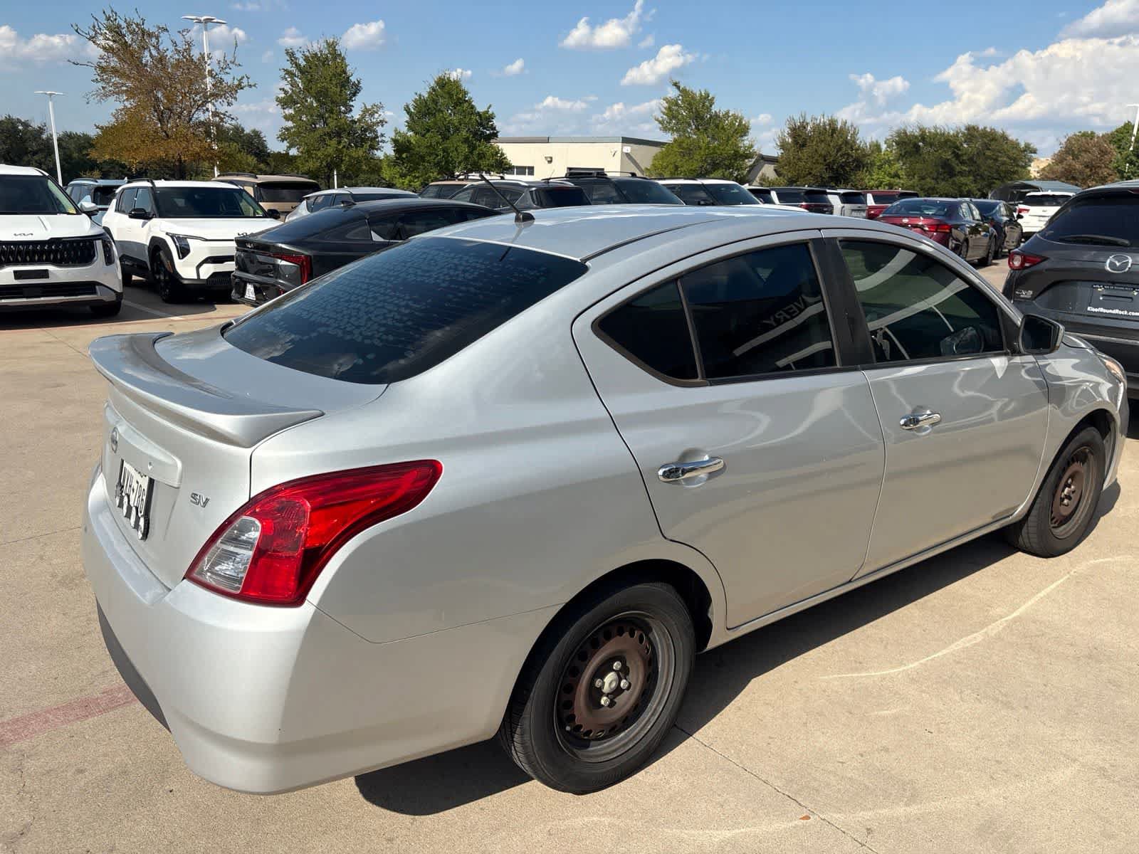 Used 2019 Nissan Versa SV FWD image 4