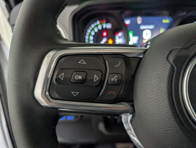 Used 2025 Jeep Wrangler Unlimited Sahara AWD/4WD image 17