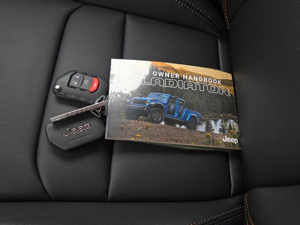 Used 2025 Jeep Gladiator High Tide image 13