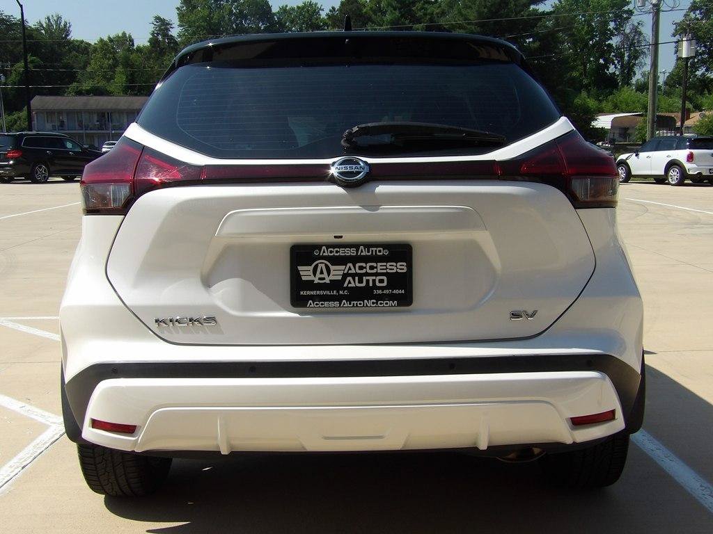 Used 2021 Nissan Kicks SV FWD image 4
