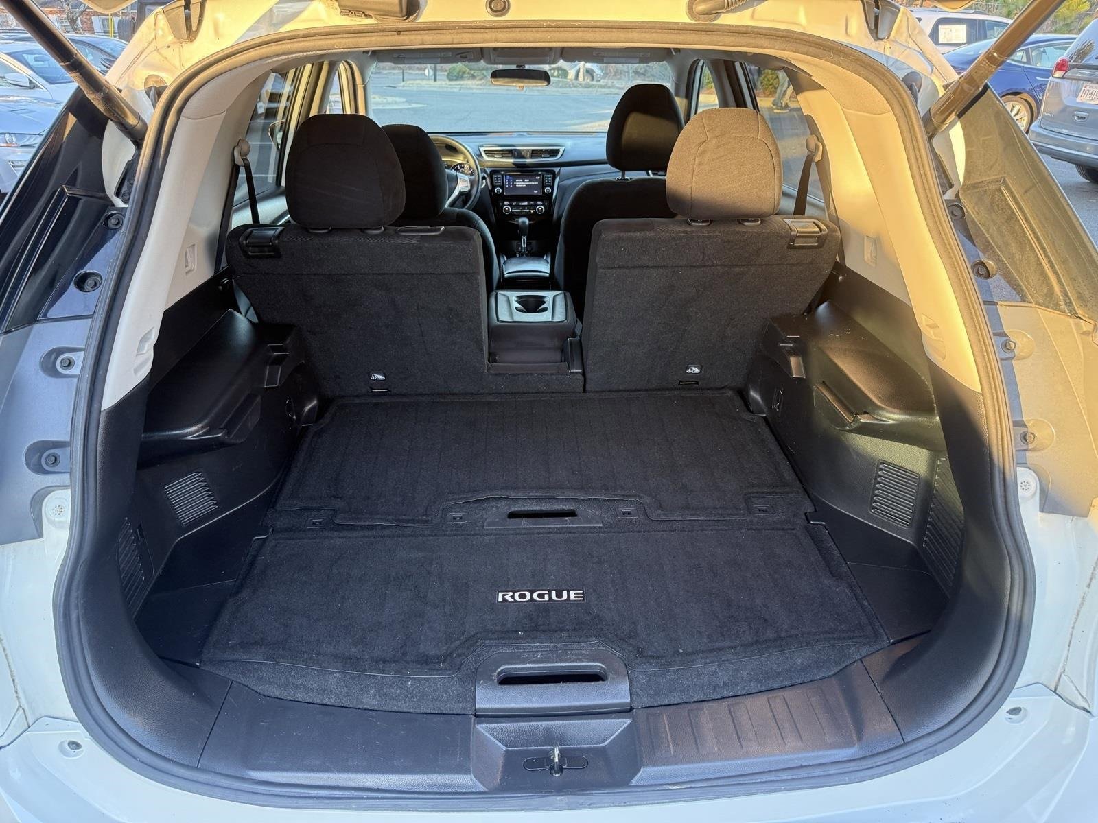 Used 2016 Nissan Rogue SV w/ SV Premium Package image 13