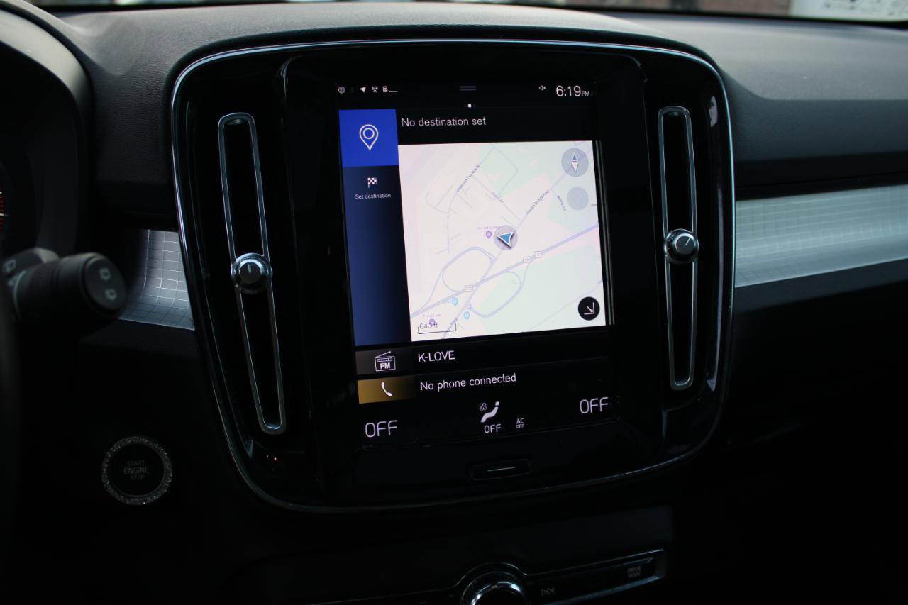 Used 2019 Volvo XC40 T5 Momentum image 16