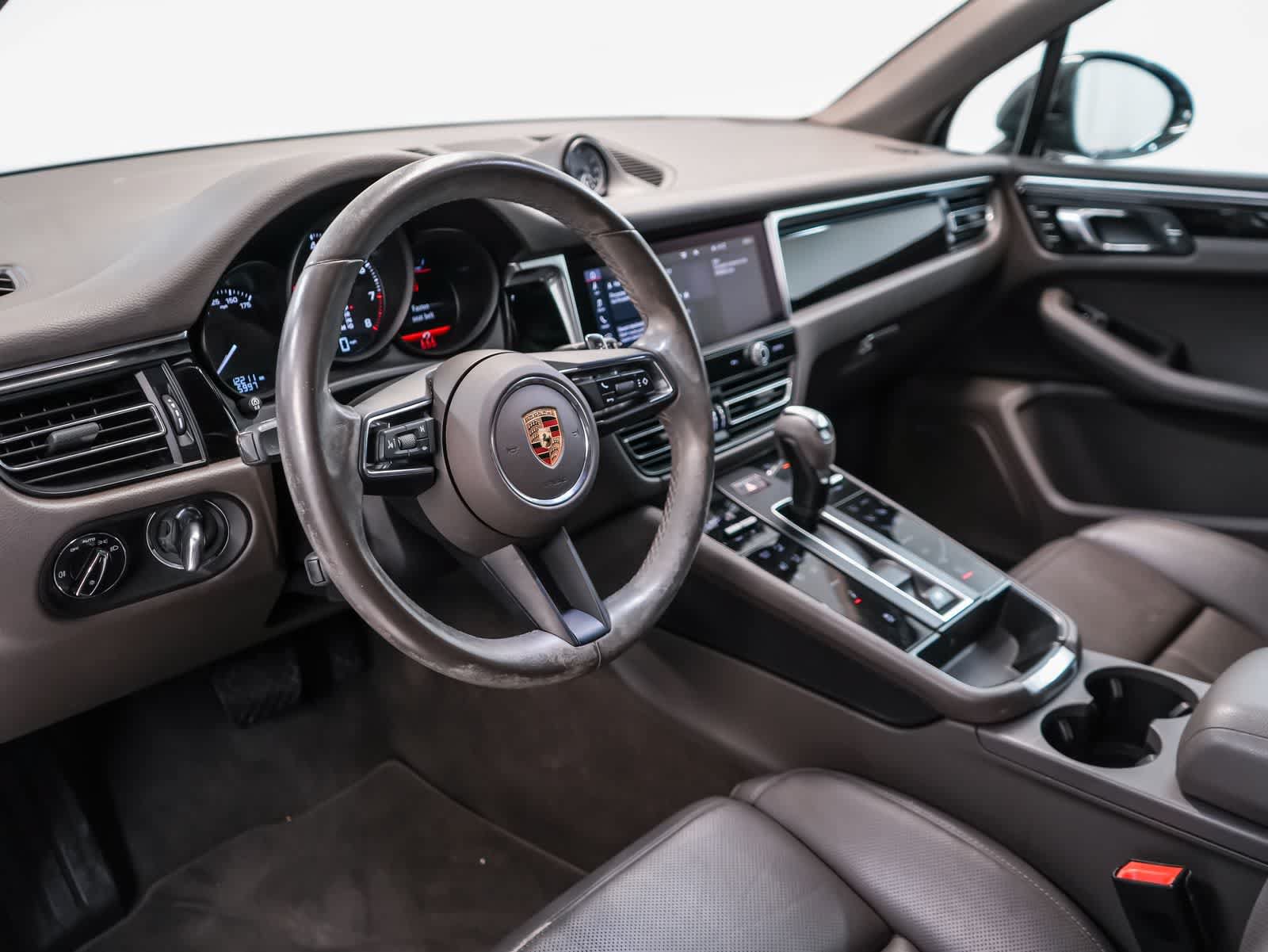 Certified 2024 Porsche Macan AWD/4WD image 4