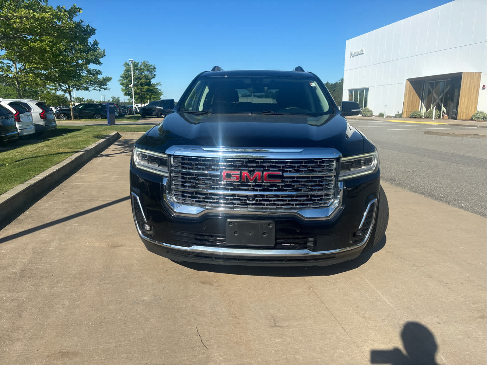 Used 2021 GMC Acadia Denali w/ Denali Ultimate Package AWD/4WD image 2