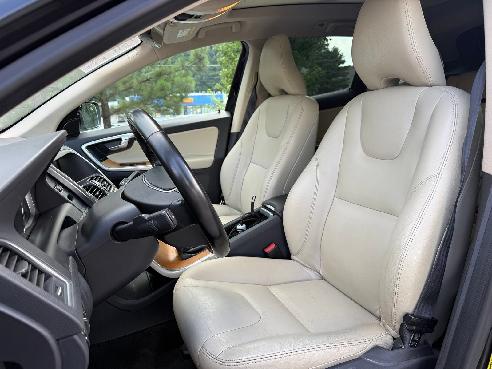 Used 2017 Volvo XC60 T6 Inscription w/ Climate Package AWD/4WD image 37