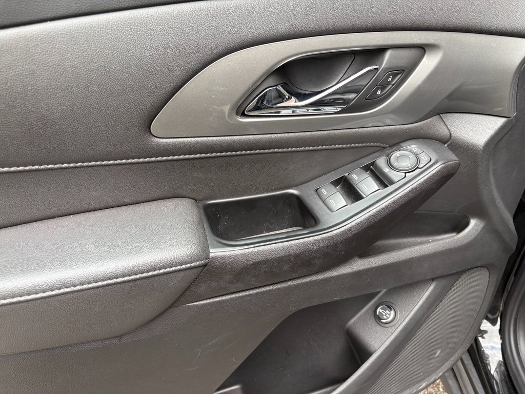 Used 2023 Chevrolet Traverse LT image 14