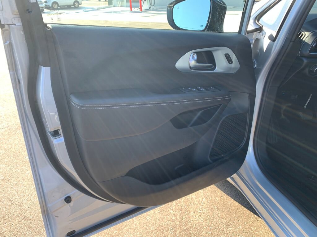 New 2026 Chrysler Pacifica Limited w/ S Appearance Package image 9