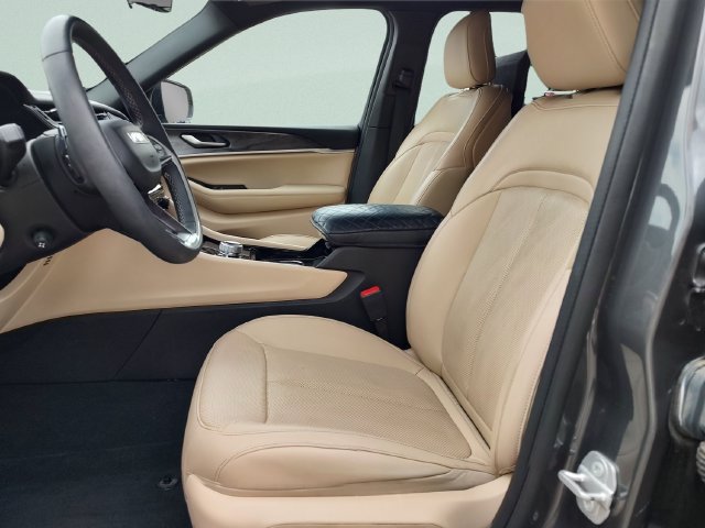 Used 2023 Jeep Grand Cherokee L Limited w/ Luxury Tech Group II AWD/4WD image 25