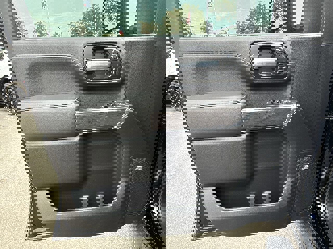 Used 2020 Chevrolet Silverado 2500 LTZ w/ LTZ Premium Package image 21