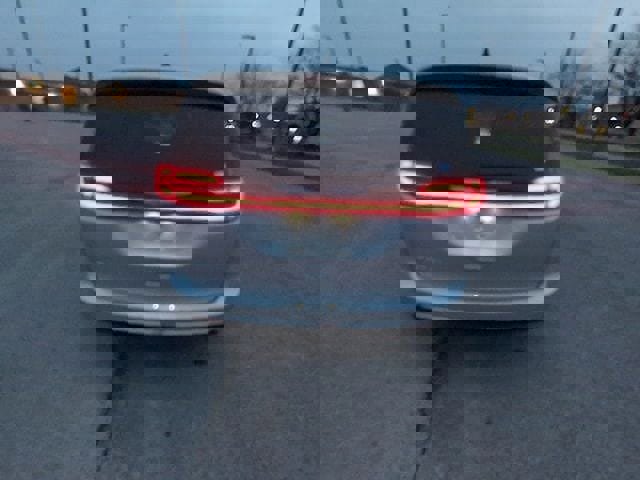 Used 2024 Chrysler Pacifica Touring-L image 6