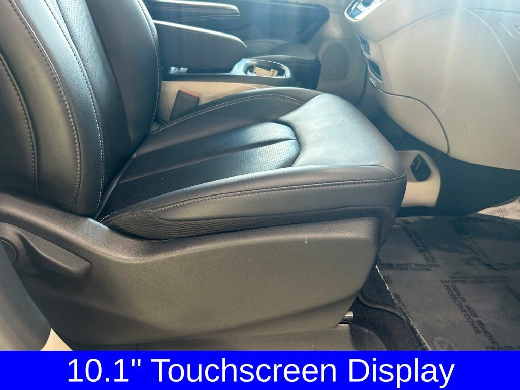 Used 2024 Chrysler Pacifica Touring-L image 24
