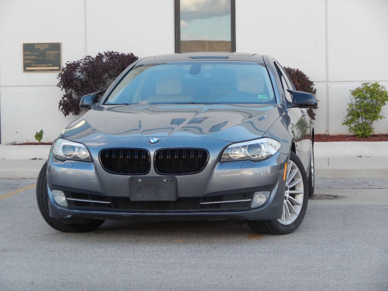 Used 2011 BMW 535i xDrive Sedan AWD/4WD image 4