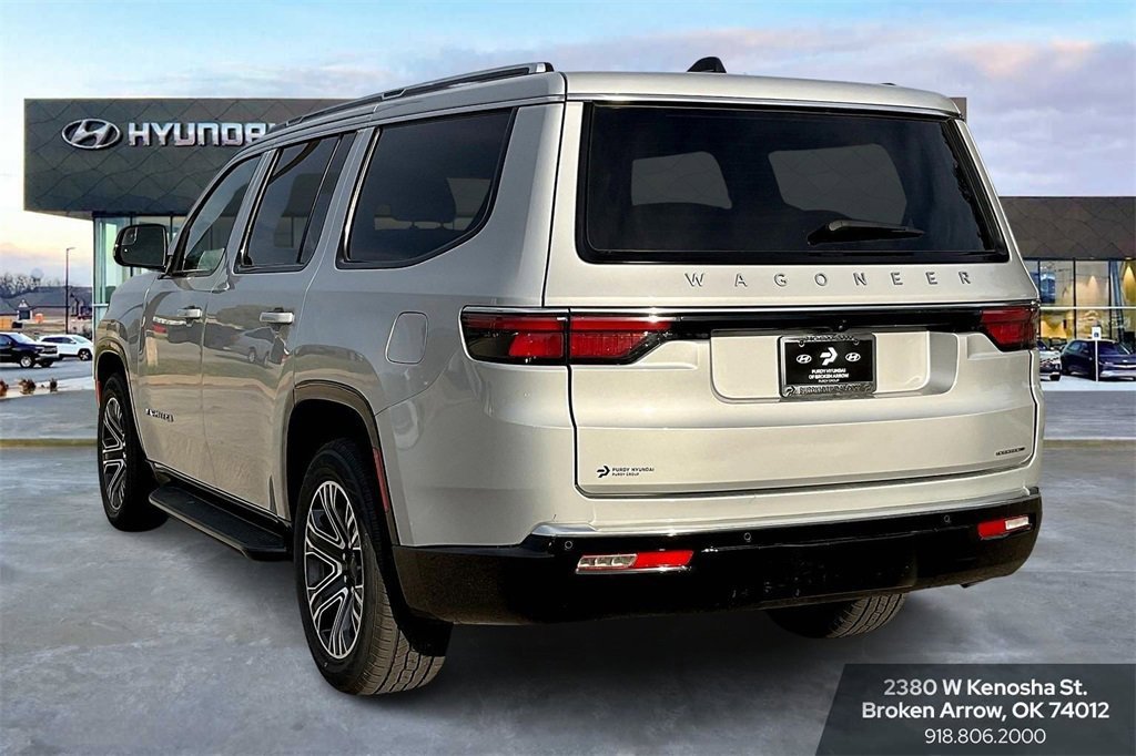 Used 2024 Jeep Wagoneer Series II w/ Flexible Seating Group image 7