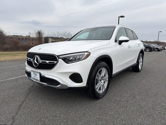 Used 2025 Mercedes-Benz GLC 300 4MATIC image 4