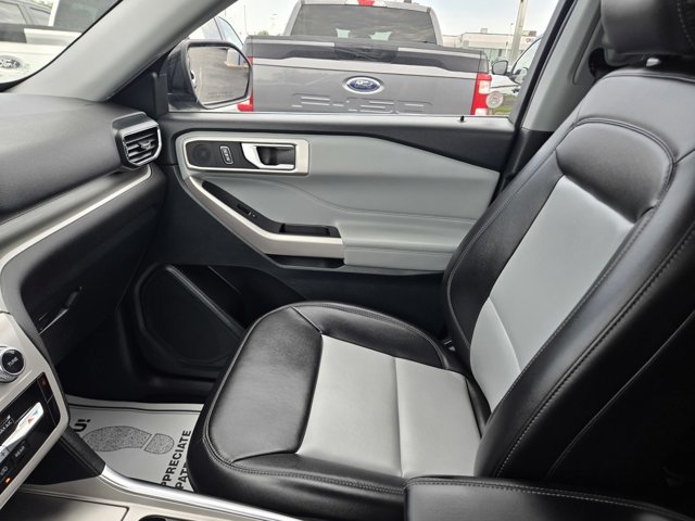 Used 2024 Ford Explorer XLT w/ Equipment Group 202A AWD/4WD image 15